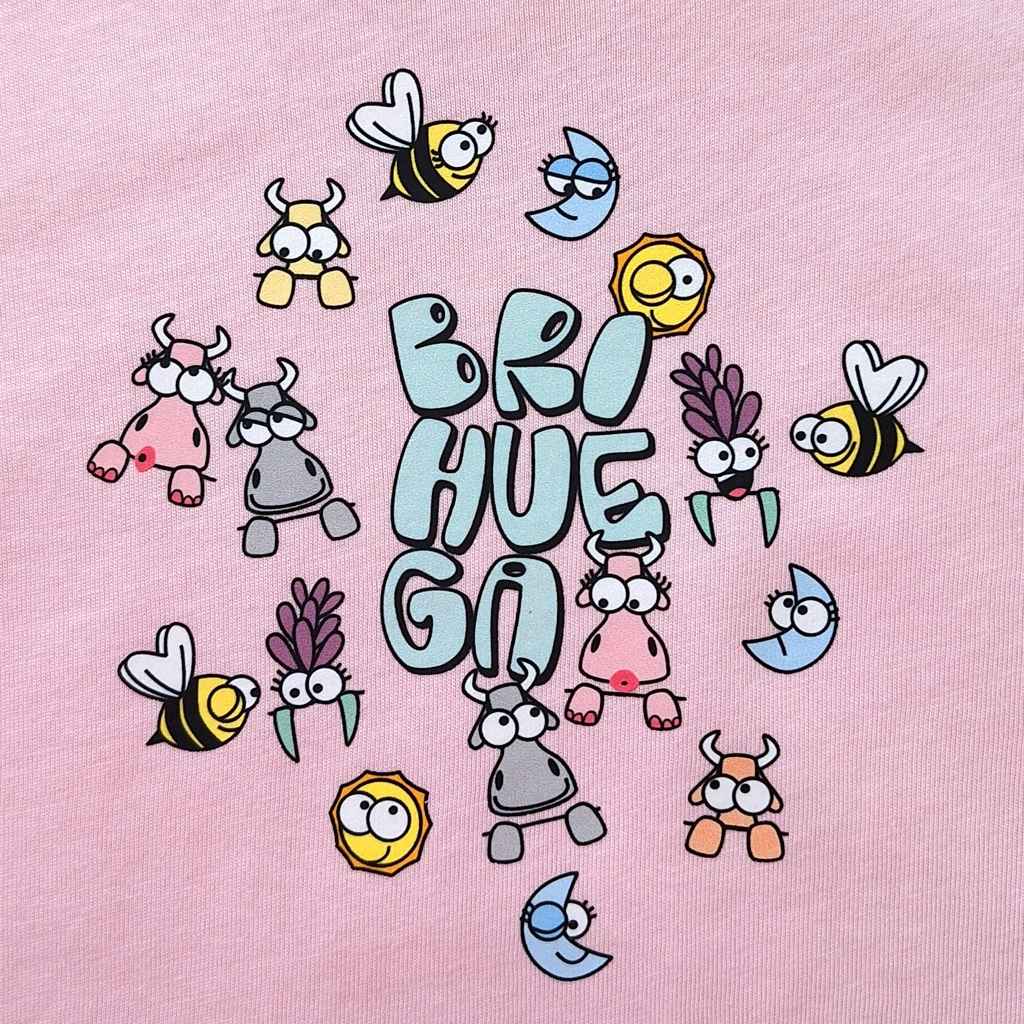 que comprar en brihuega. Camiseta rosa para niñas con graffiti y dibujos de lavandas, vaquitas, abejas, lunas y soles.
Un precioso recuerdo de brihuega al más puro estilo kukusumusu.
Ideal para turismo brihuega.