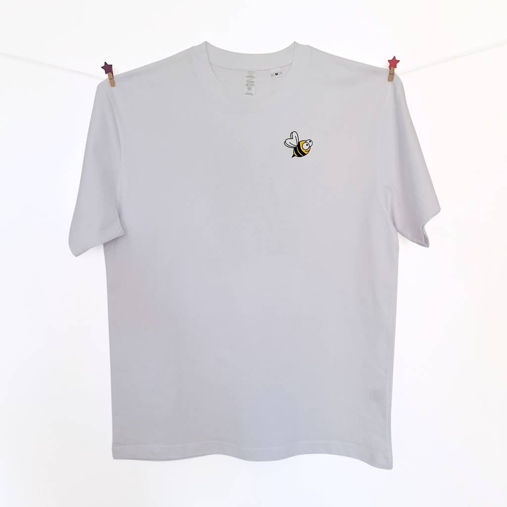What to buy in Brihuega.
White, short-sleeved T-shirt for boys and men.
Features a fun Brihuega graffiti on the back.
A perfect gift for your boyfriend.
Brihuega Tourism.