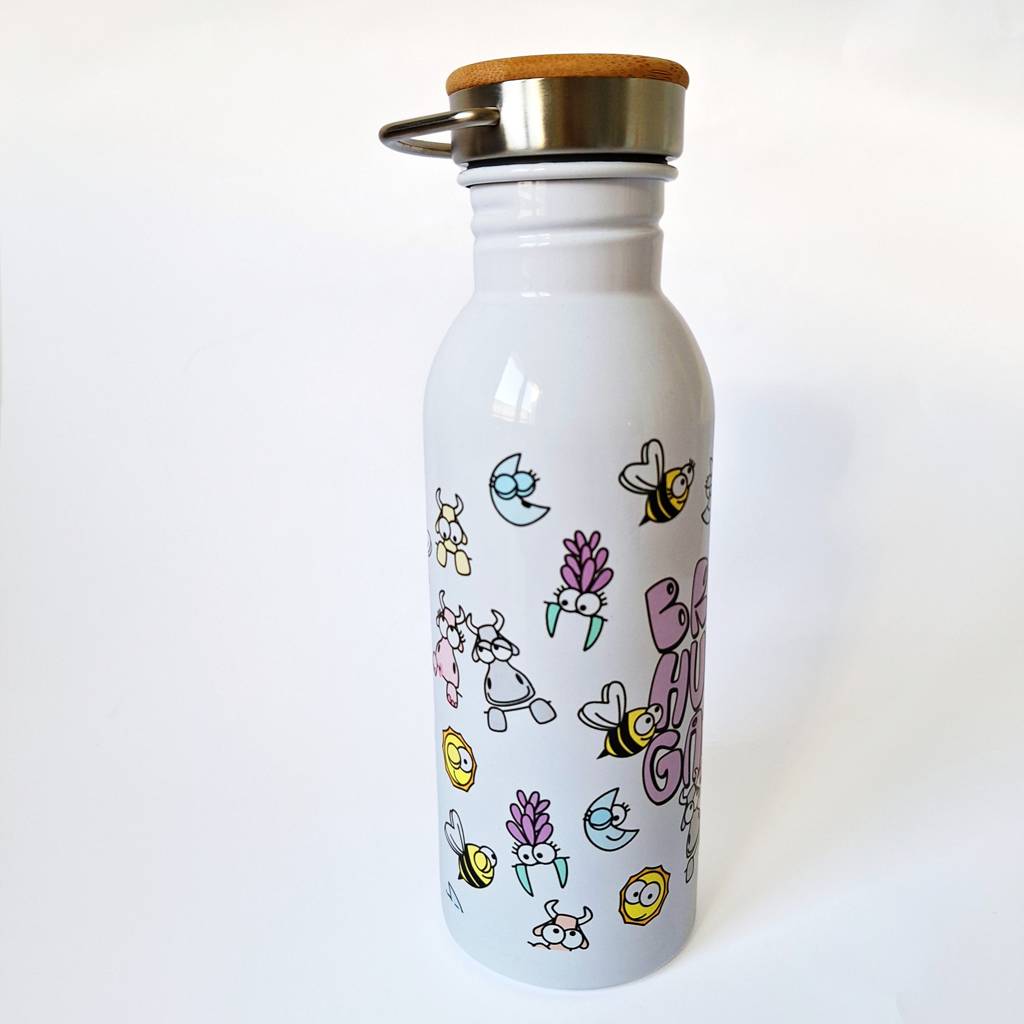 Botella grafiti de Brihuega con un divertido estampado de vaquitas, abejas, flores de lavanda, lunas y soles, para que recuerdes el festival de la lavanda y los encierros de Brihuega!!