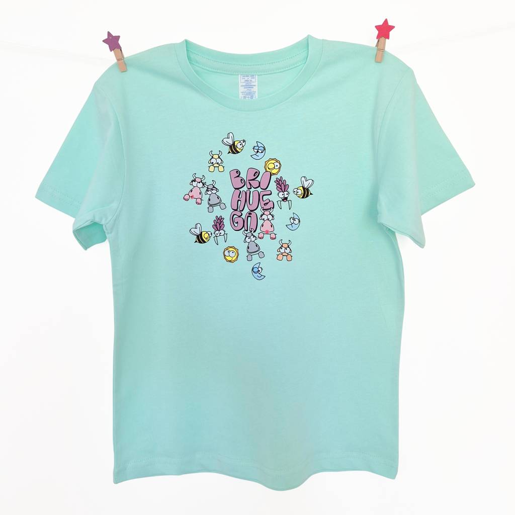 Qué comprar en Brihuega.
Camiseta para niños de manga corta color verde menta.
Tiene un divertido estampado de un graffiti y dibujos animados al más puro estilo Kukusumusu.
Brihuega turismo.
