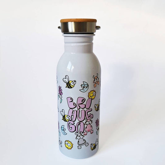 Botella grafiti de Brihuega con un divertido estampado de vaquitas, abejas, flores de lavanda, lunas y soles, para que recuerdes el festival de la lavanda y los encierros de Brihuega!!