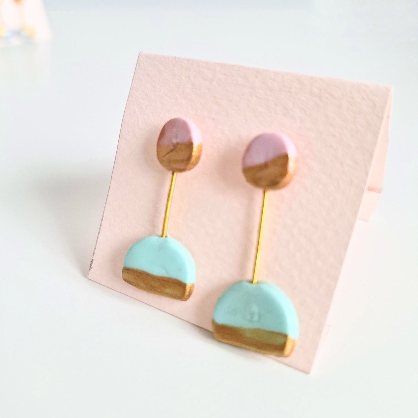 Pendientes Geométricos Alba– Diseño en arcilla y dorado